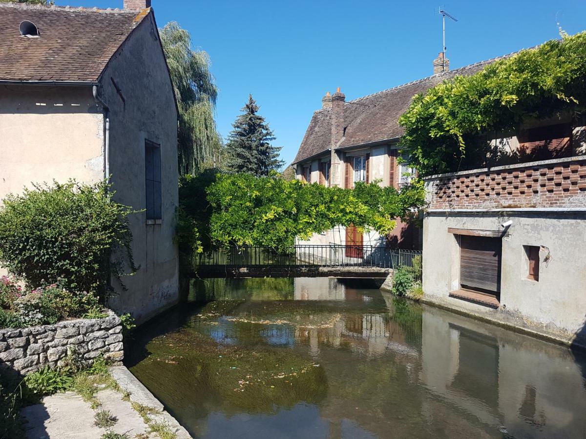 Logis Hotel Restaurant De L'Abbaye Ferrieres-en-Gatinais 외부 사진